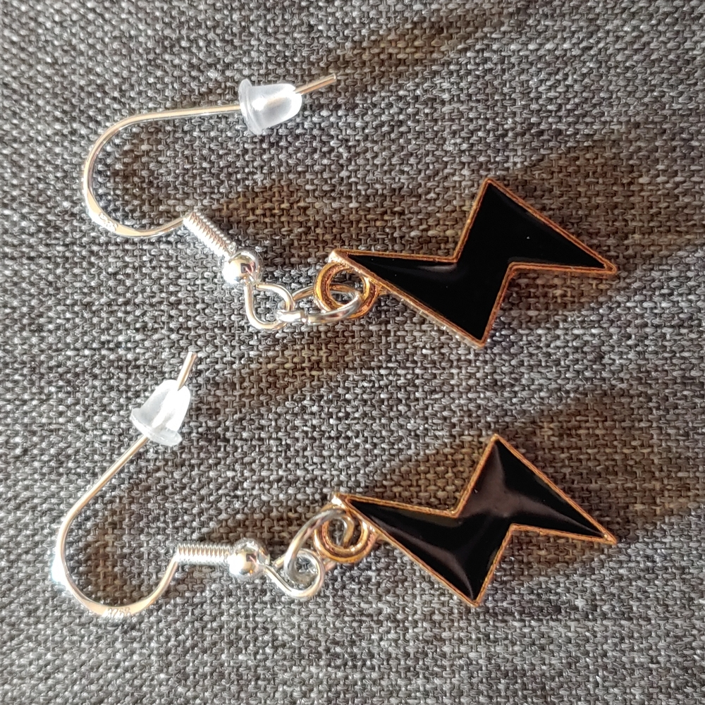 NWOT Black Lighting Earrings
